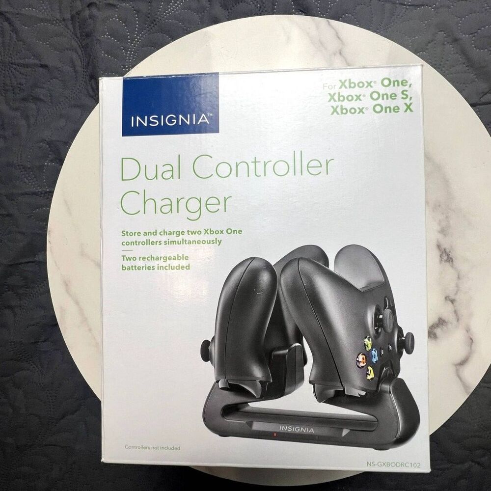 Insignia Dual Controller Charger for Xbox One, One S, One X & One Elite Con: NIB
